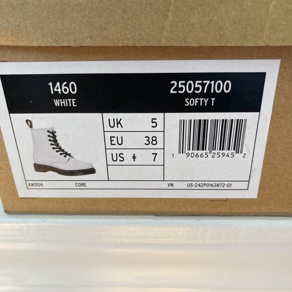 NIB Dr. Martens 1460 White Women's Patent Leather Lace Up Boots - Picture 4 of 4